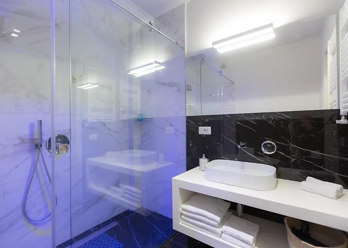 Tritone 125 בית הארחה 4*