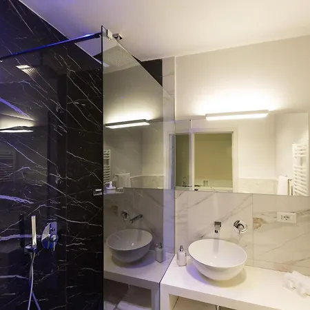 Tritone 125 Guest house