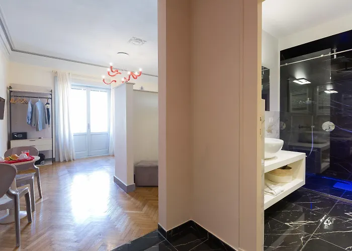 招待所 Tritone 125 4*