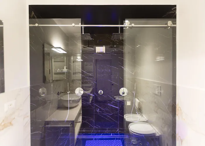 Tritone 125 招待所