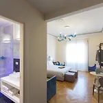 Tritone 125 Гостевой дом Рим
